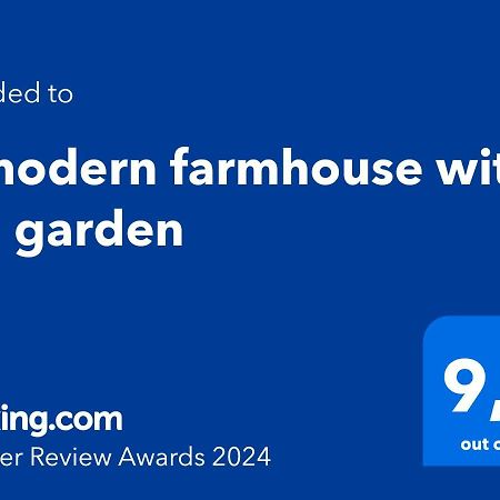A Modern Farmhouse With Big Garden Trapeza  Luaran gambar