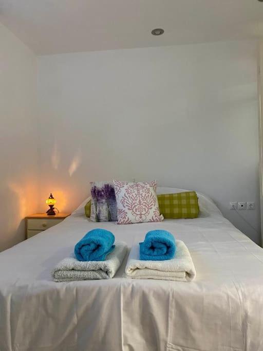 A Modern Farmhouse With Big Garden Trapeza  Luaran gambar
