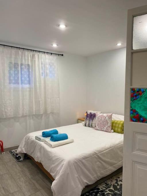 A Modern Farmhouse With Big Garden Trapeza  Luaran gambar